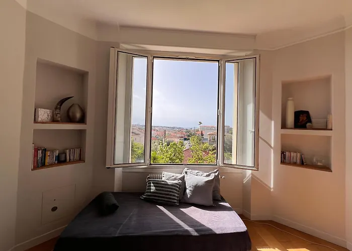 Provence 2 Pieces Avec Balcon 아파트