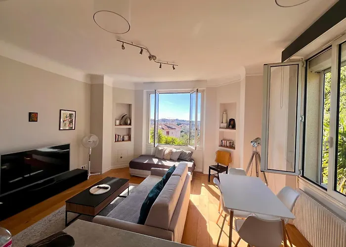 Provence 2 Pieces Avec Balcon * Antibes