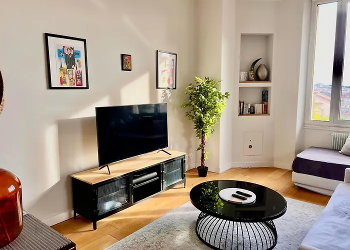 Provence 2 Pieces Avec Balcon 아파트